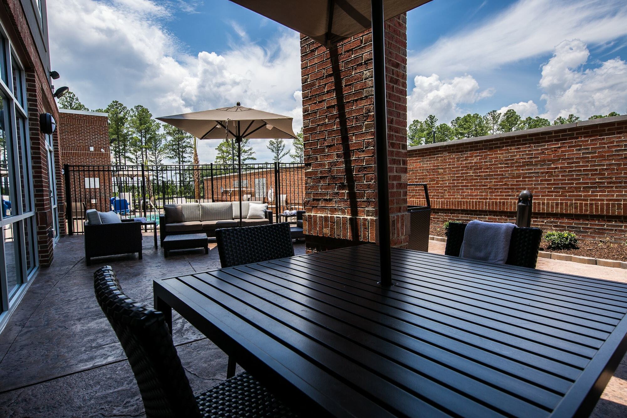 Courtyard By Marriott Columbia Cayce Hotel Exterior photo