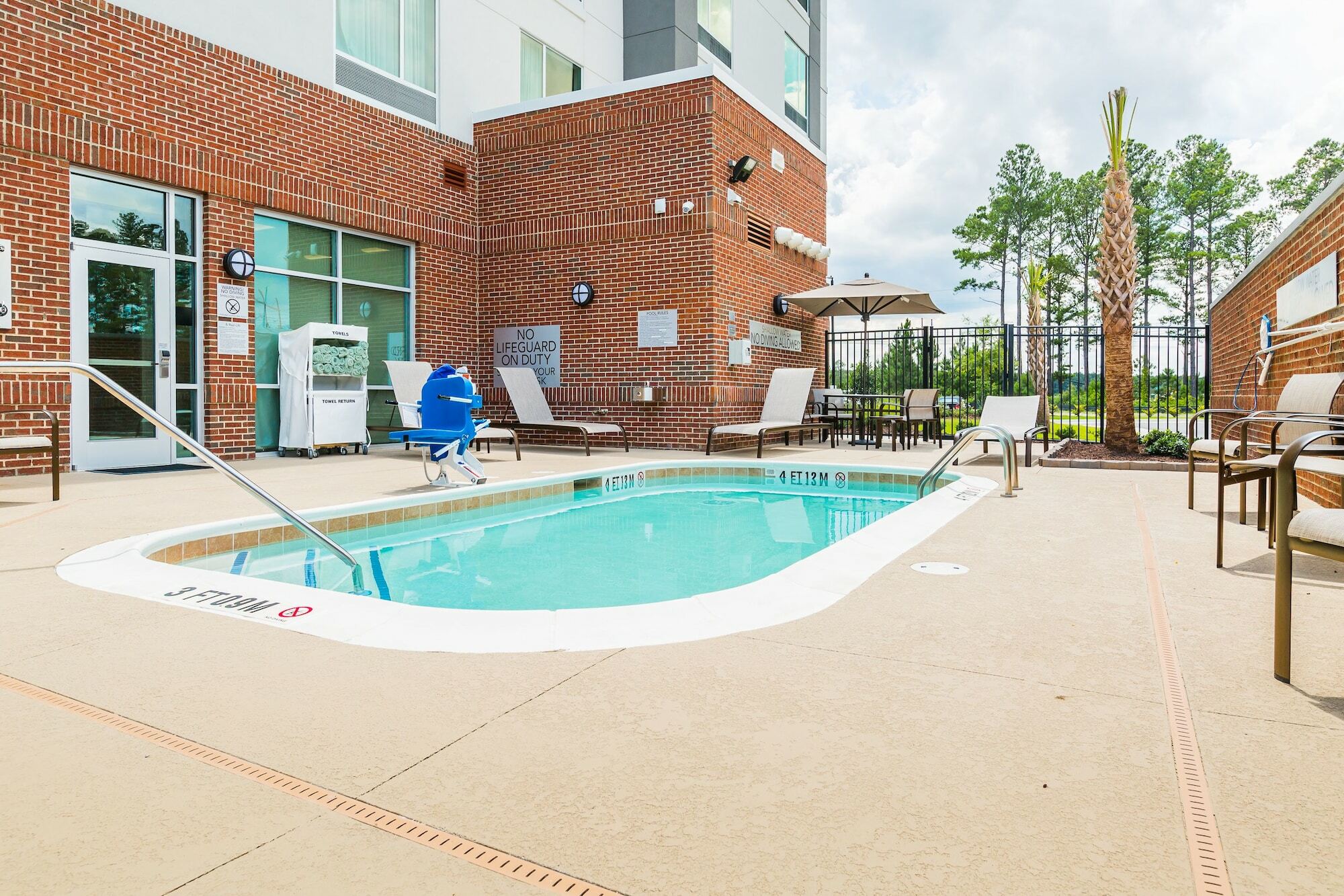 Courtyard By Marriott Columbia Cayce Hotel Exterior photo